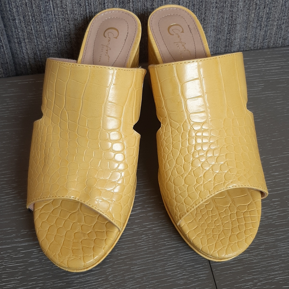 C. Est 1946 Yellow Croc-Embossed Open-Toe Block Heel Mule - Picture 3 of 13